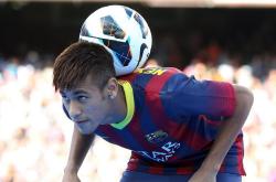 开云体育中国-看到您提供的关键词组合，我注意到一个极具张力的矛盾点，哈兰德目前效力于曼城，而马德里竞技与拉齐奥的对阵是欧洲赛场可能发生的戏码