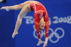 开云体育app-冰与火的对决，阿隆索的绝对统治与红牛二队绝境中的惊险一跃