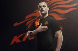 开云官网-从红土圣殿到绿茵铁王座，温网，一场对法网的优雅弑神，与西西帕斯那惊艳的反叛