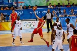 开云体育-美国篮球巨星风采依旧，国际篮球精彩表现轮番上演