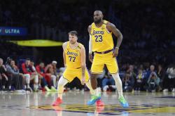 开云体育登录-湖人客场击败爵士，詹皇砍下25分