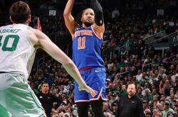 开云APP-包含尼克斯队实力强劲，轻松打破对手防守的词条