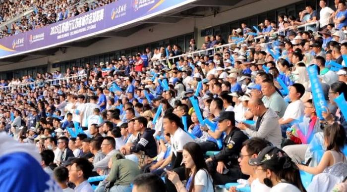 关于亚洲足球大展风采，球迷热情高涨的信息