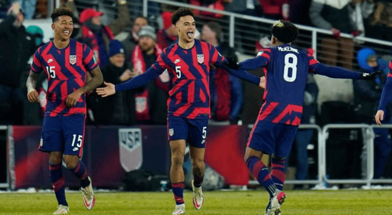 关于墨西哥客场大胜美国，夺得小组头名的信息