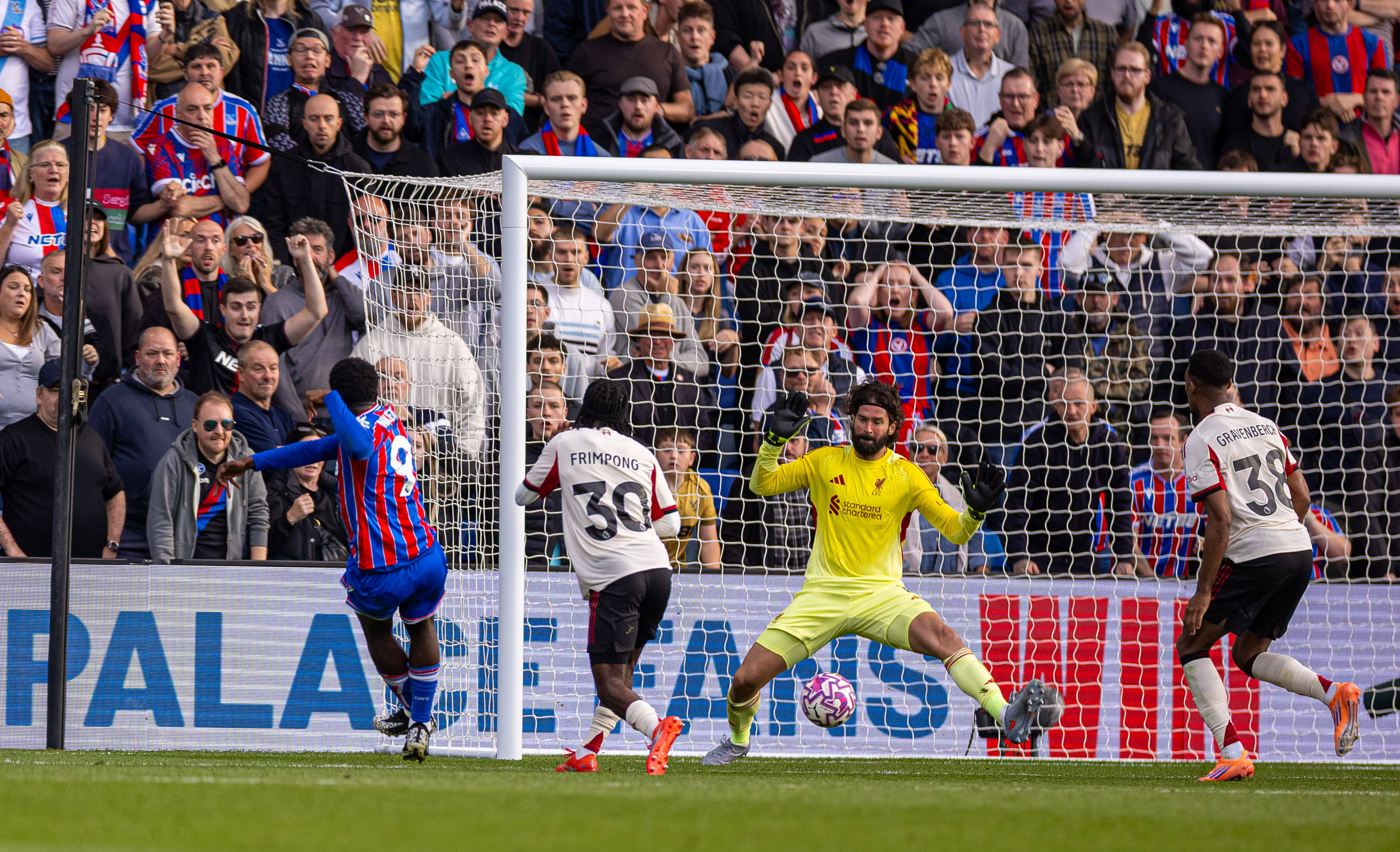 伯恩利大胜翻盘，保级希望再现