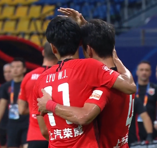 克雷费尔德底线战胜，告别保级区