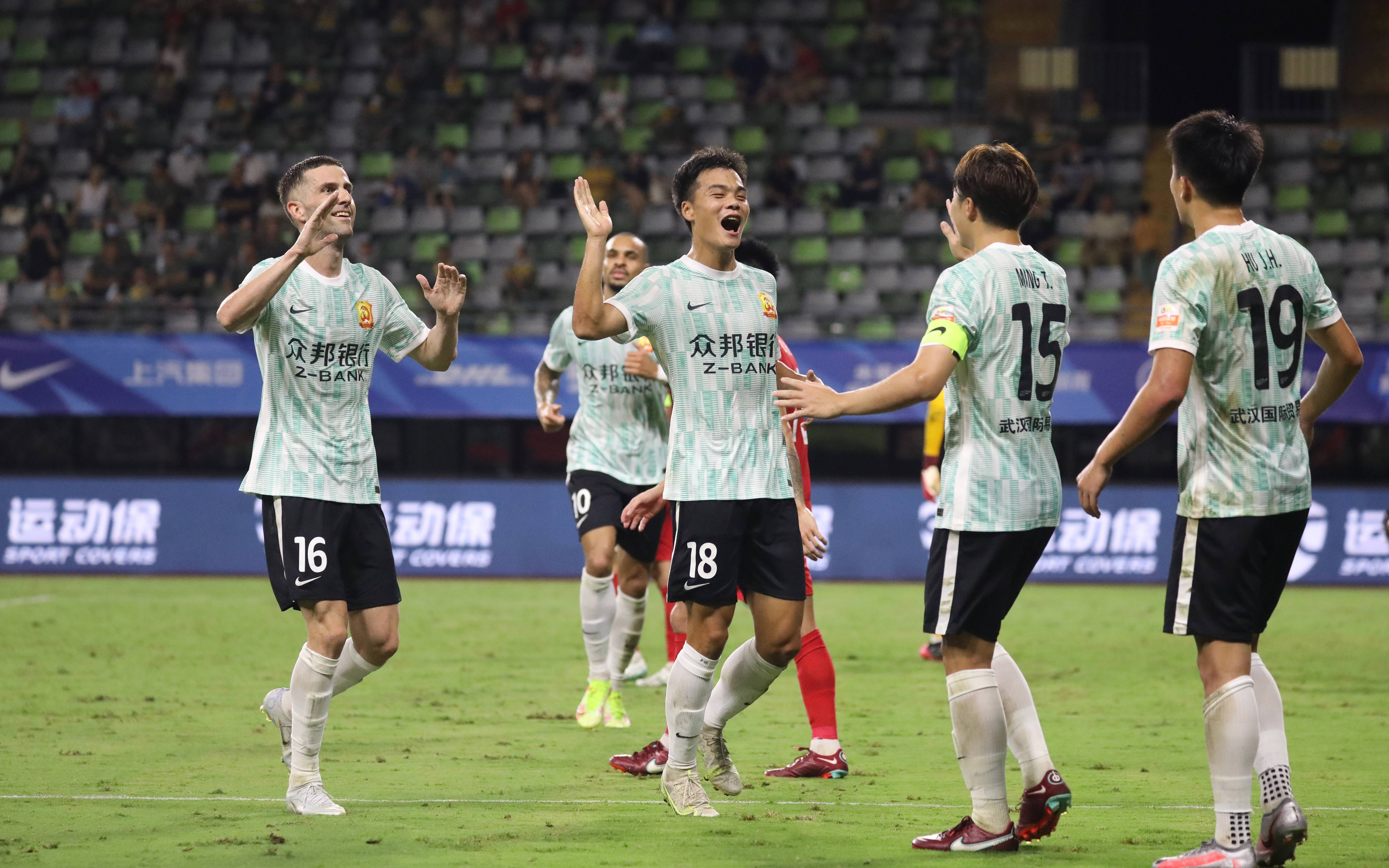 克雷费尔德底线战胜，告别保级区