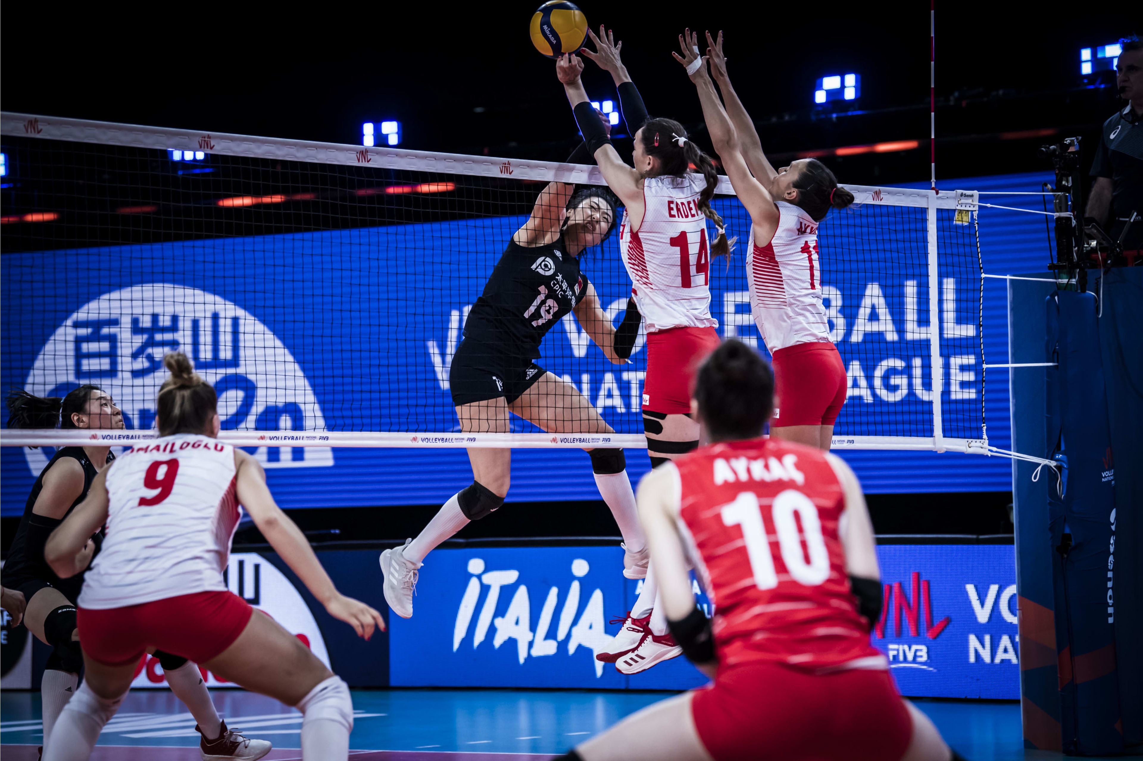 格兰纳集团主场不敌对手,遭遇两连败 格兰纳集团主场不敌对手,遭遇两连败