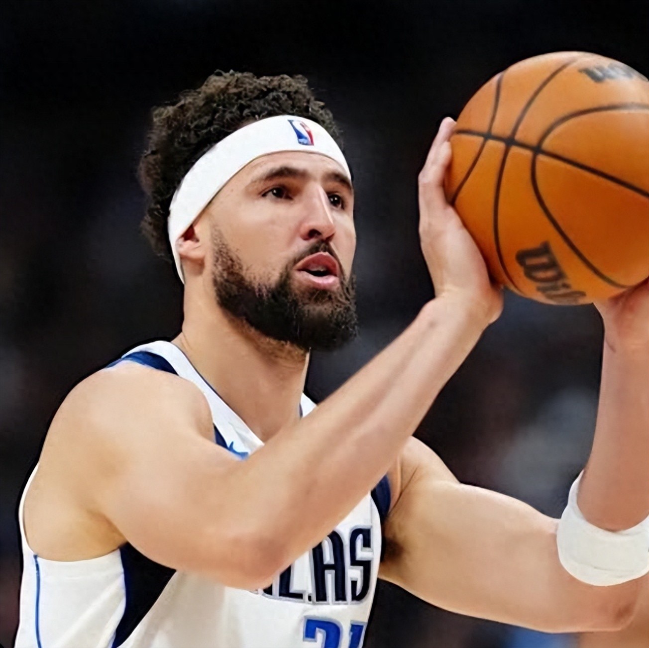 独行侠客场击败太阳，东契奇表现出色