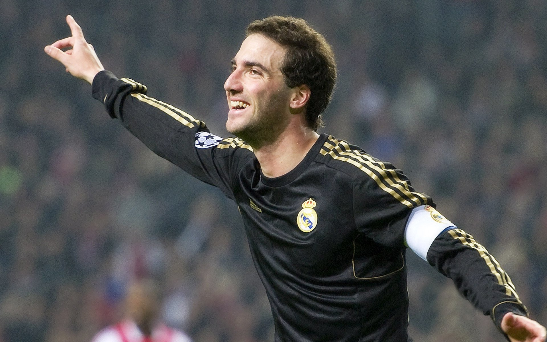 当岭南醒狮遇见好莱坞星光，一场跨越现实的篮球传奇